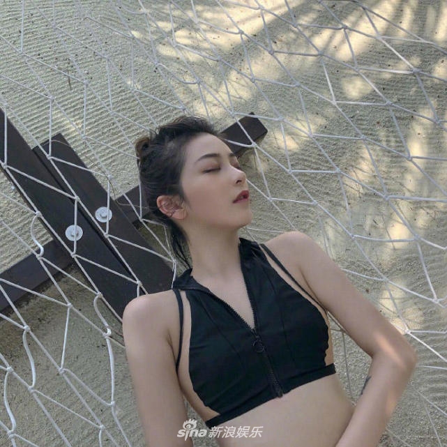 组图:林更新前女友王柳雯晒比基尼照 身材惹火性感长腿吸睛