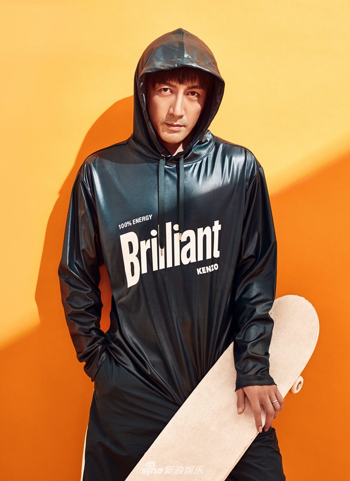 组图:张鲁一大片玩转暖系街头运动风 神态不羁随性洒脱