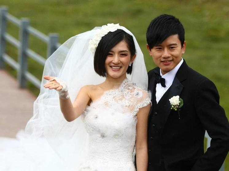 14           2011年9月26日,谢娜张杰在云南香格里拉举行婚礼