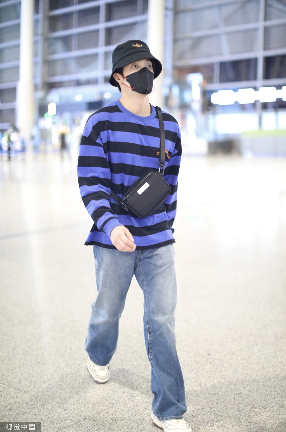 组图：演员高瀚宇戴渔夫帽低调现身长沙黄花机场第2张图片