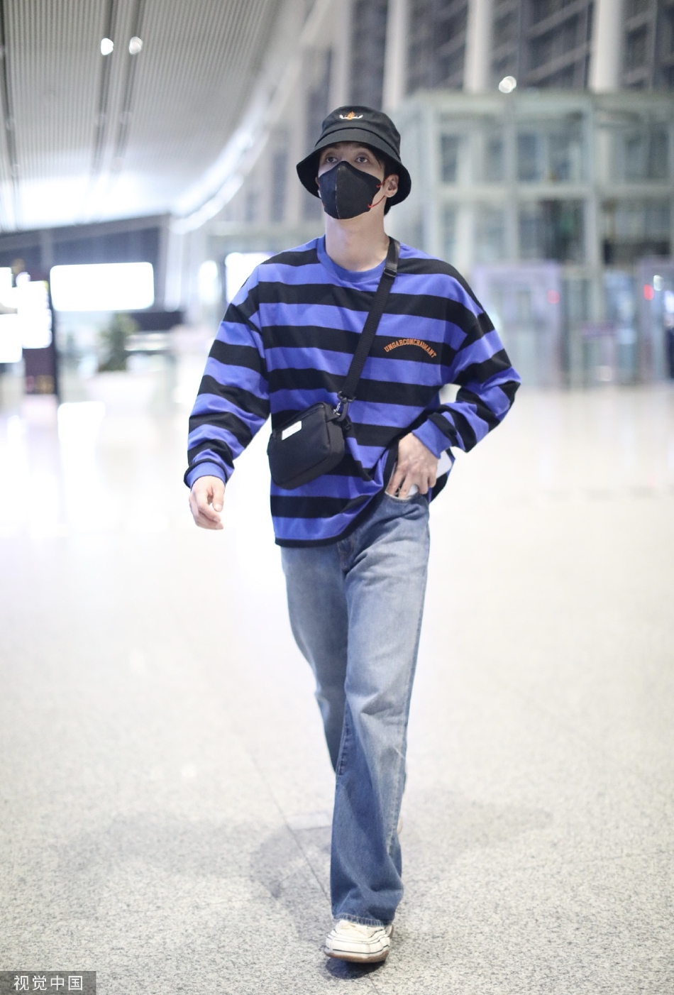 组图：演员高瀚宇戴渔夫帽低调现身长沙黄花机场第4张图片
