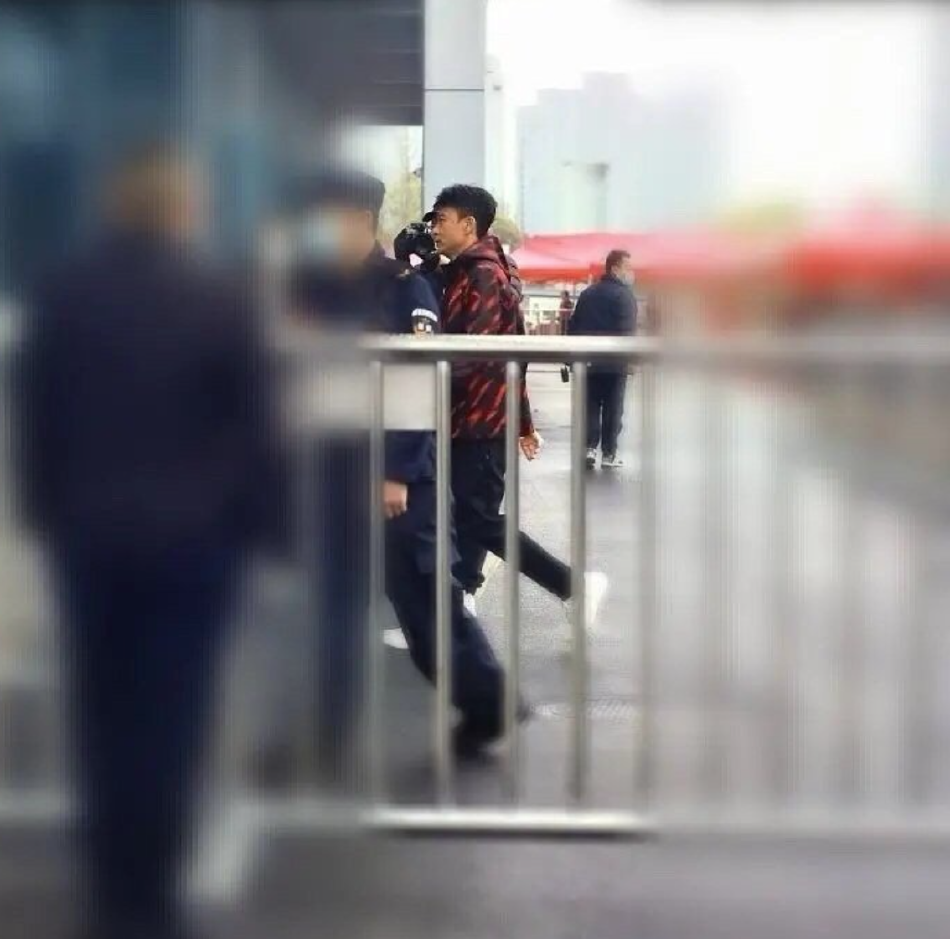 组图：李克勤李健毛不易单依纯现身新综艺《声生不息》录制现场第4张图片