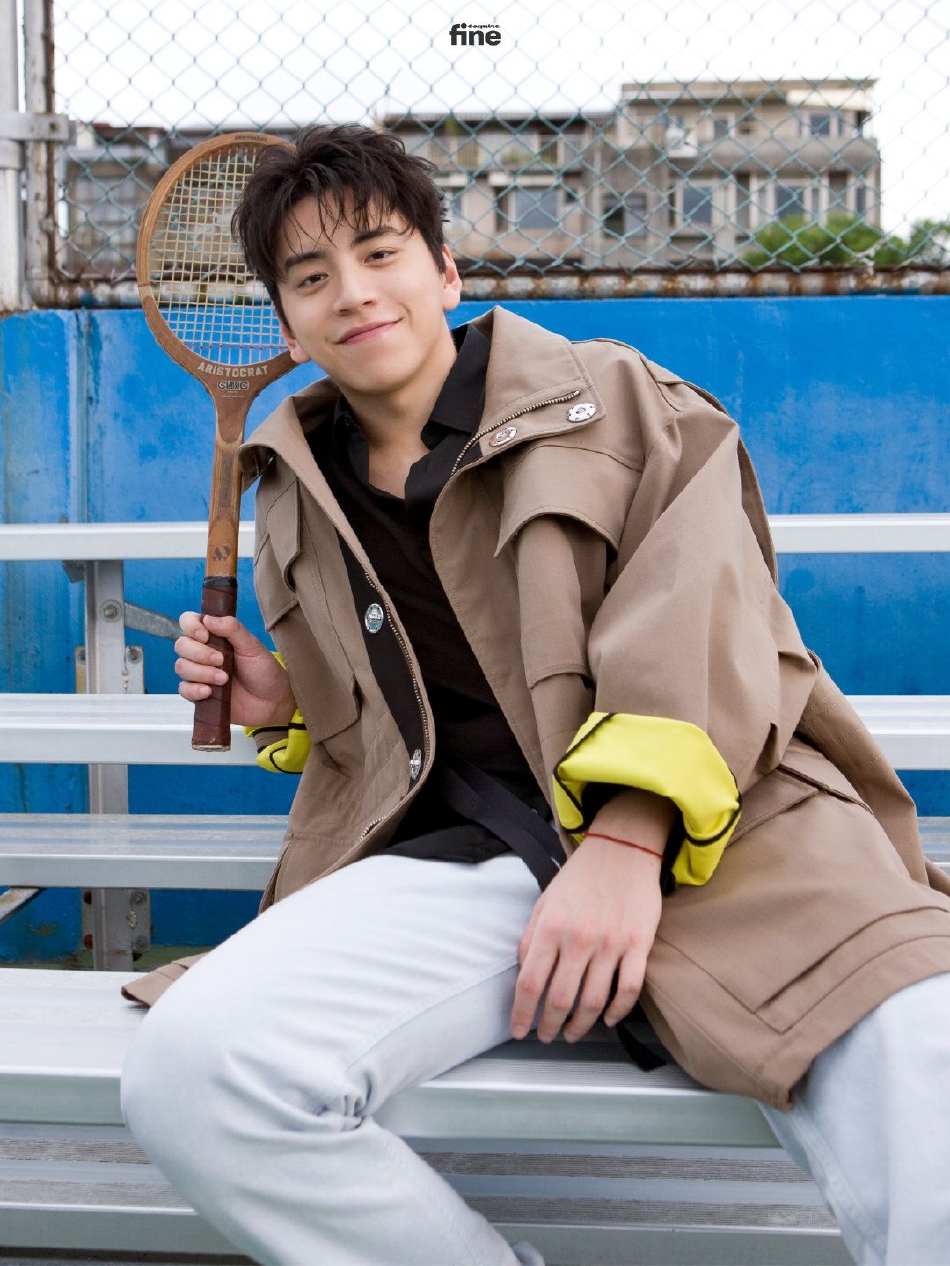 组图:王大陆运动风大片帅气十足 五官精致笑容明朗尽显少年感