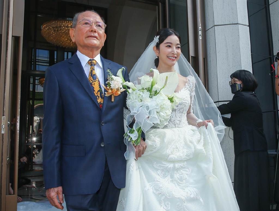 组图:王家梁婚礼现场照曝光 许维恩告白"有你的地方就是家"