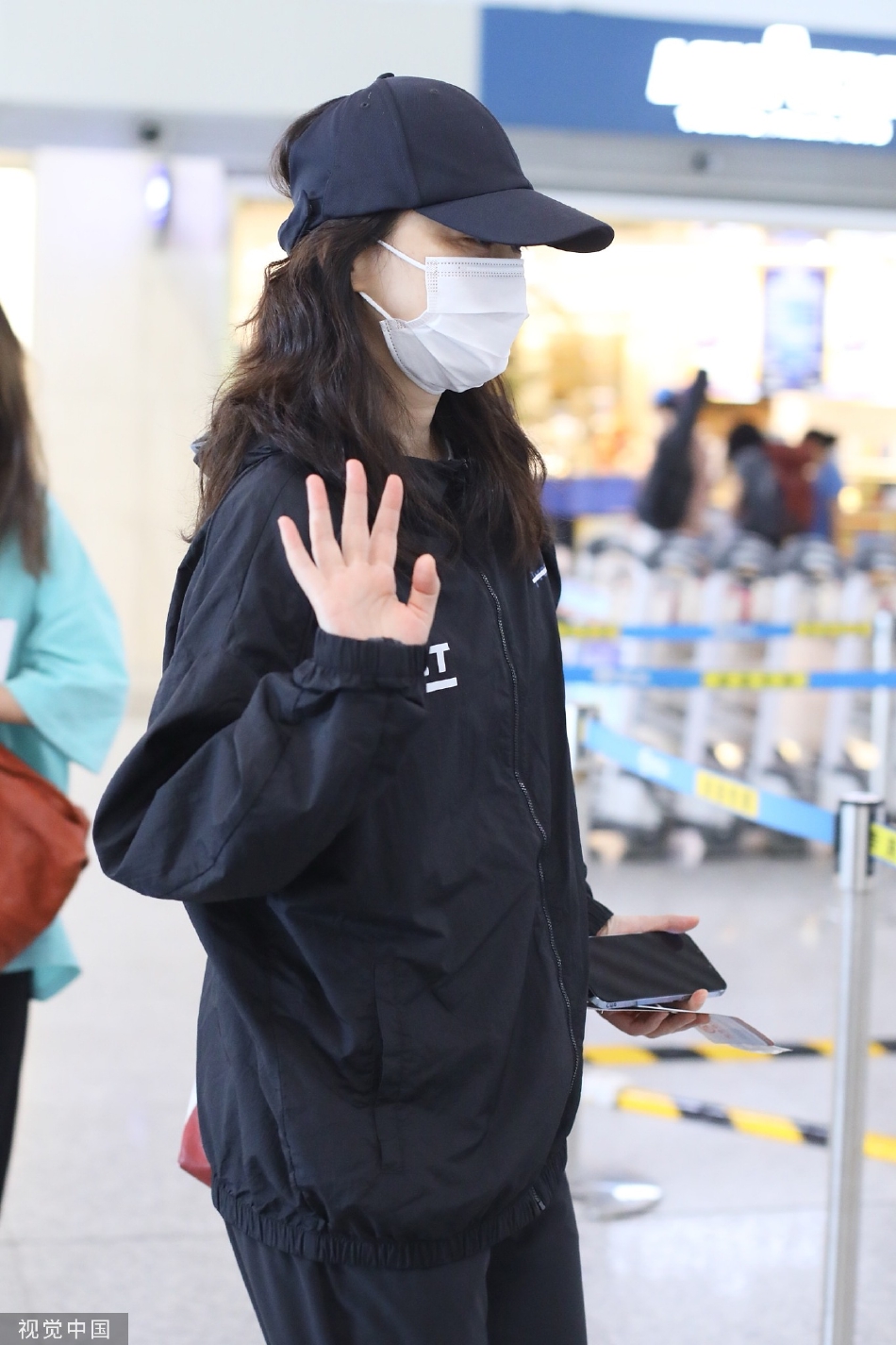 穿搭简单舒适 成功瘦身状态好5据外媒报道,"碧梨"比莉·艾利什(billie