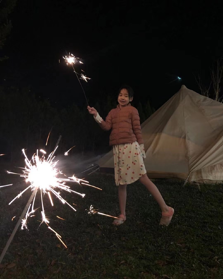 组图：许老三晒美照秀长腿被网友催出道小S霸气回应称“不行”第6张图片