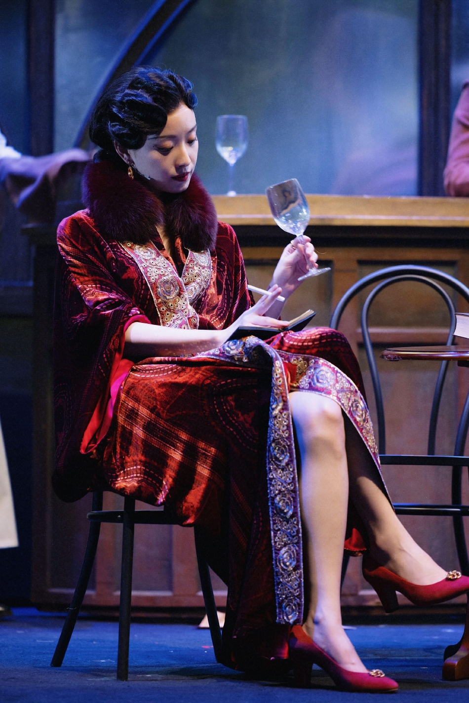 组图：倪妮《如梦之梦》首演剧照释出 身穿旗袍古典有风情