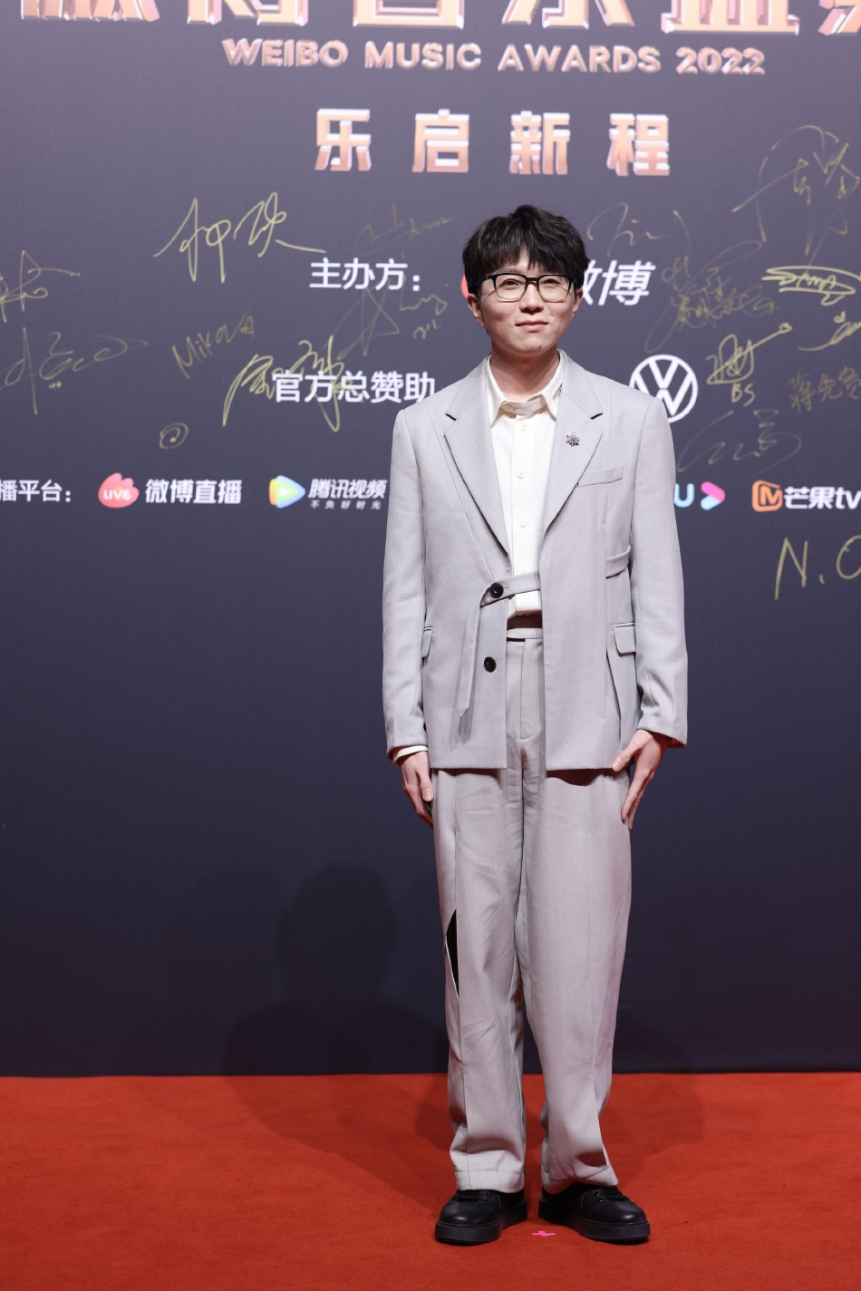 组图:2022微博音乐盛典红毯星光熠熠 杨丞琳阿娇等优雅亮相