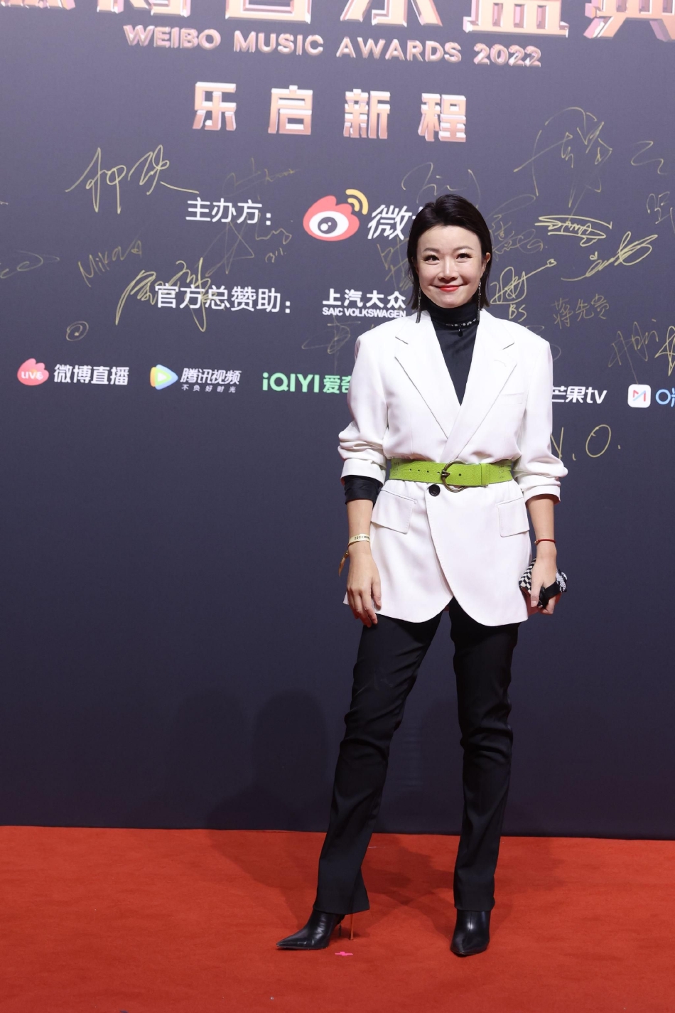 组图:2022微博音乐盛典红毯星光熠熠 杨丞琳阿娇等优雅亮相
