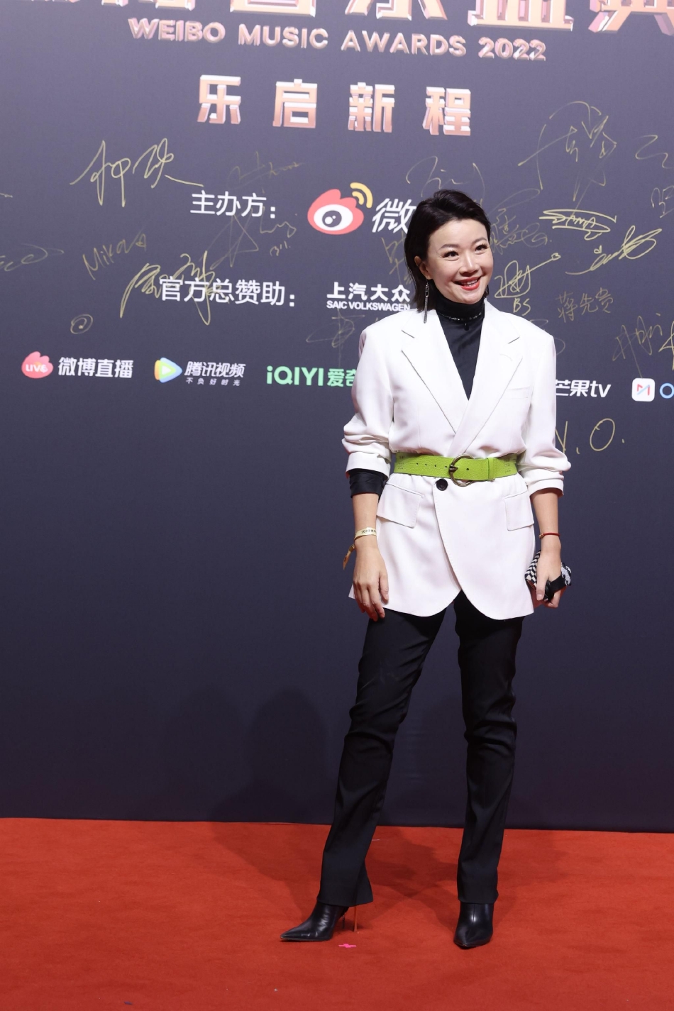 组图:2022微博音乐盛典红毯星光熠熠 杨丞琳阿娇等优雅亮相