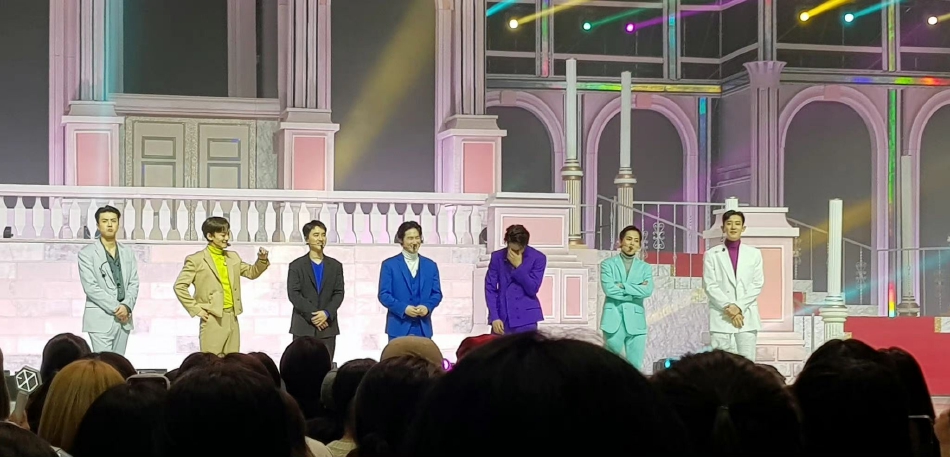 组图：EXO七人舞台合照释出好帅气 透露将在边伯贤退伍后回归