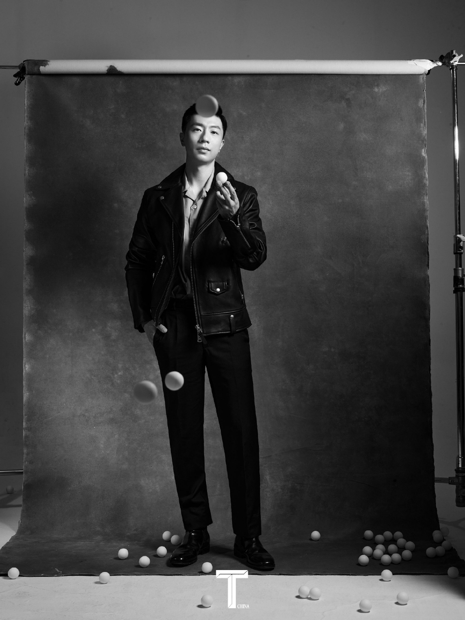 封面曝光 梳背头穿清爽简约白衬衫气场全开10姜丹尼尔街头男战士口误