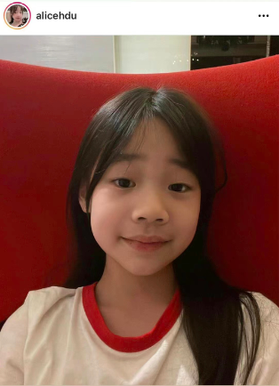 组图：许老三晒美照秀长腿被网友催出道小S霸气回应称“不行”第3张图片