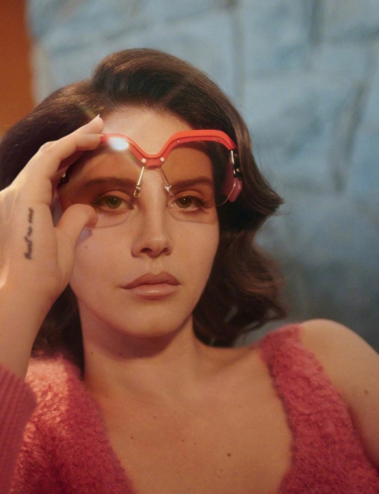 组图:打雷姐最新写真曝光 复古造型小秀事业线_高清图集_新浪网