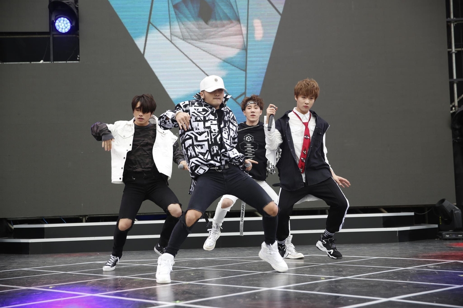 组图男团zerog登台亮相炫酷歌舞燃爆全场