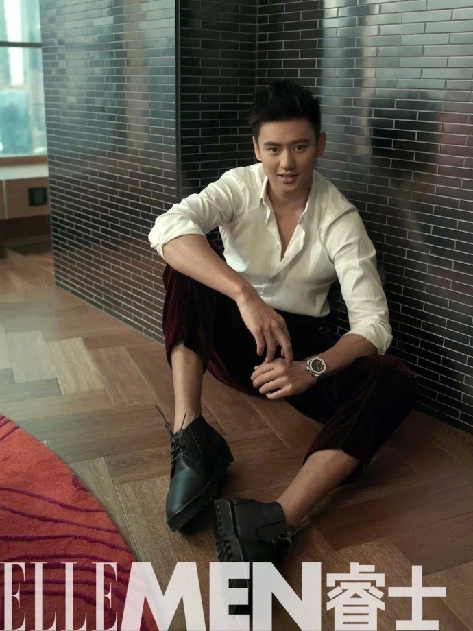 组图:宁泽涛登封面大秀腹肌 演绎运动型男活力四射