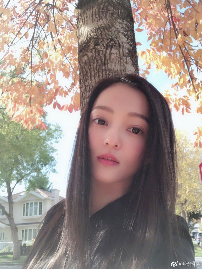 张韶涵晒自拍