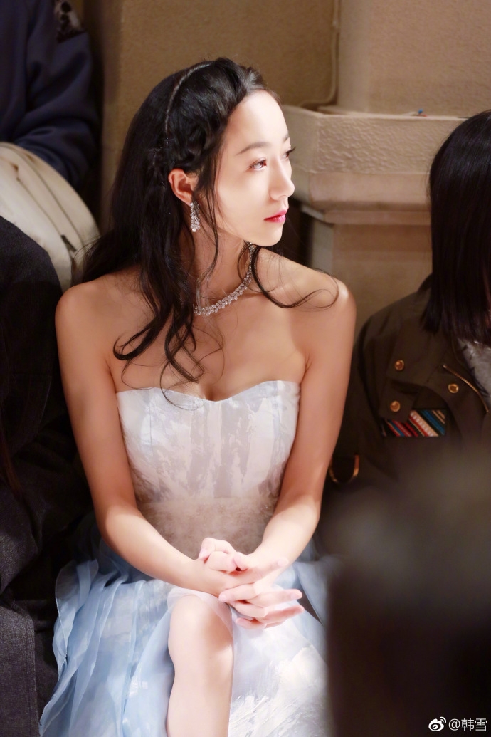 组图:韩雪抹胸开叉裙秀香肩美腿 优雅迷人真·白富美_高清图集_新浪网