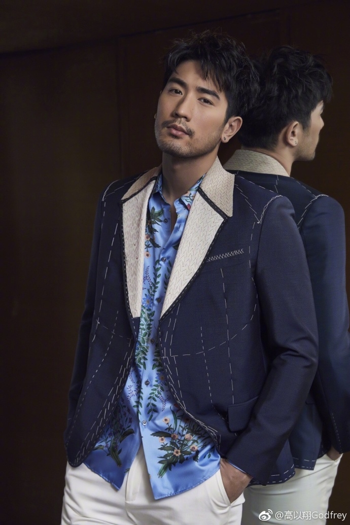 组图身高颜值都很高高以翔完美演绎轻熟男魅力