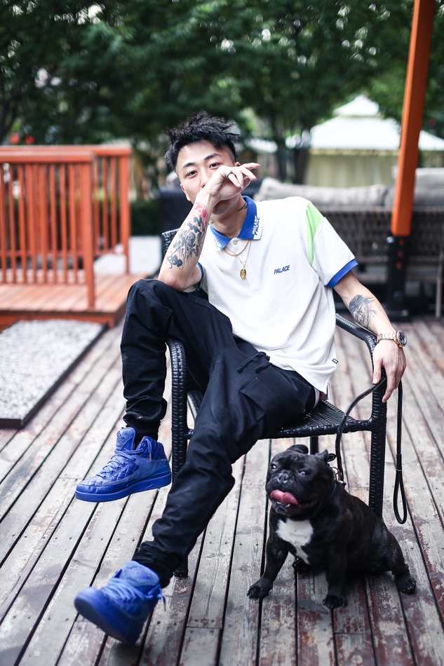 猜你喜欢 18 / 36 丁飞的小臂上有一处纹身,是周星驰的"至尊宝"形象.