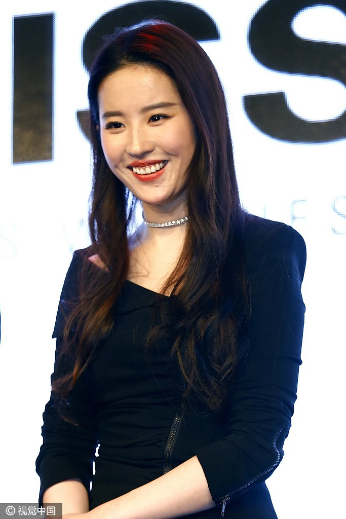 组图神仙姐姐又肿了刘亦菲咧嘴大笑浓妆现皱纹