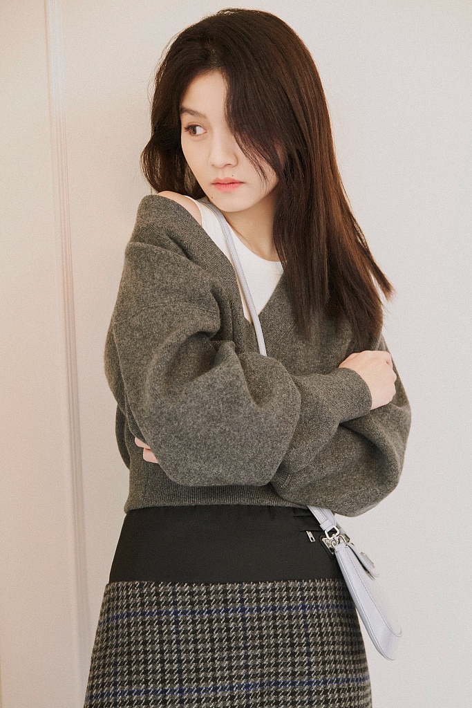 组图:春夏出席first青年电影展造型写真 气质俏皮灵动