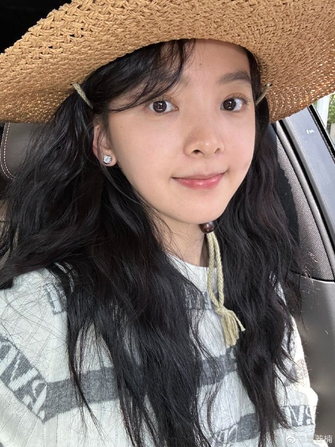 组图:章若楠田园小清新写真释出 戴草帽笑容甜美治愈_高清图集_新浪网
