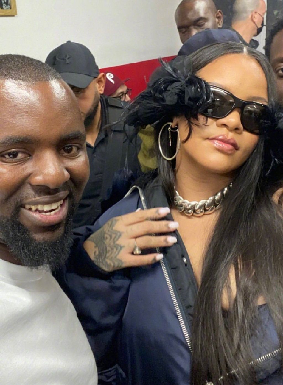 组图rihanna产后首次公开露面与男友现身音乐节引歌迷围观