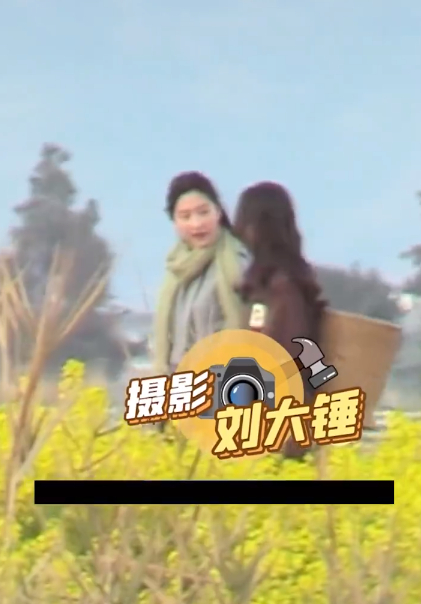 组图：刘亦菲片场路透曝光一身运动装在田间奔跑活力满满第4张图片