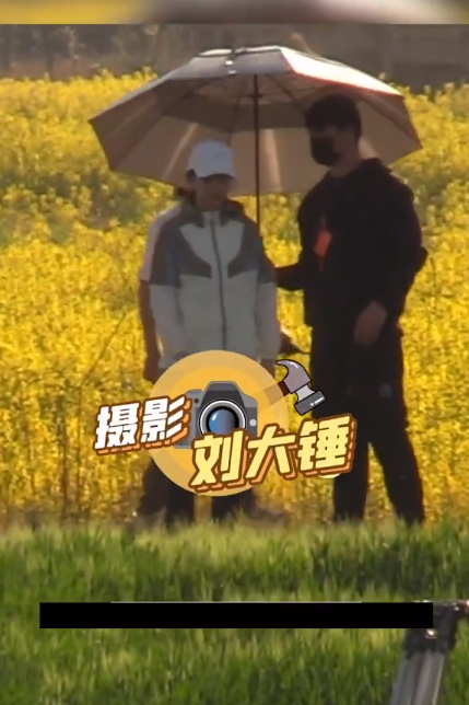 组图：刘亦菲片场路透曝光一身运动装在田间奔跑活力满满第1张图片