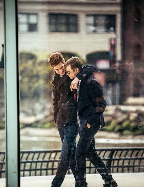 组图：又见虫绿cp！"小绿魔"戴恩·德哈恩晒和蜘蛛侠造型儿子合照第5张图片