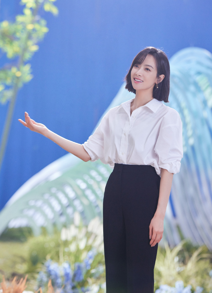 组图:宋茜《我们的歌》录制花絮照释出 短发造型利落笑容灿烂_高清