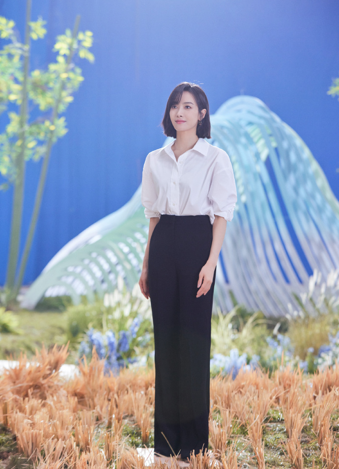 组图:宋茜《我们的歌》录制花絮照释出 短发造型利落笑容灿烂_高清