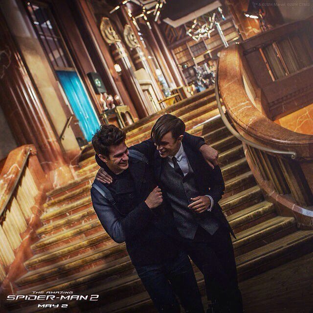 组图：又见虫绿cp！"小绿魔"戴恩·德哈恩晒和蜘蛛侠造型儿子合照第3张图片