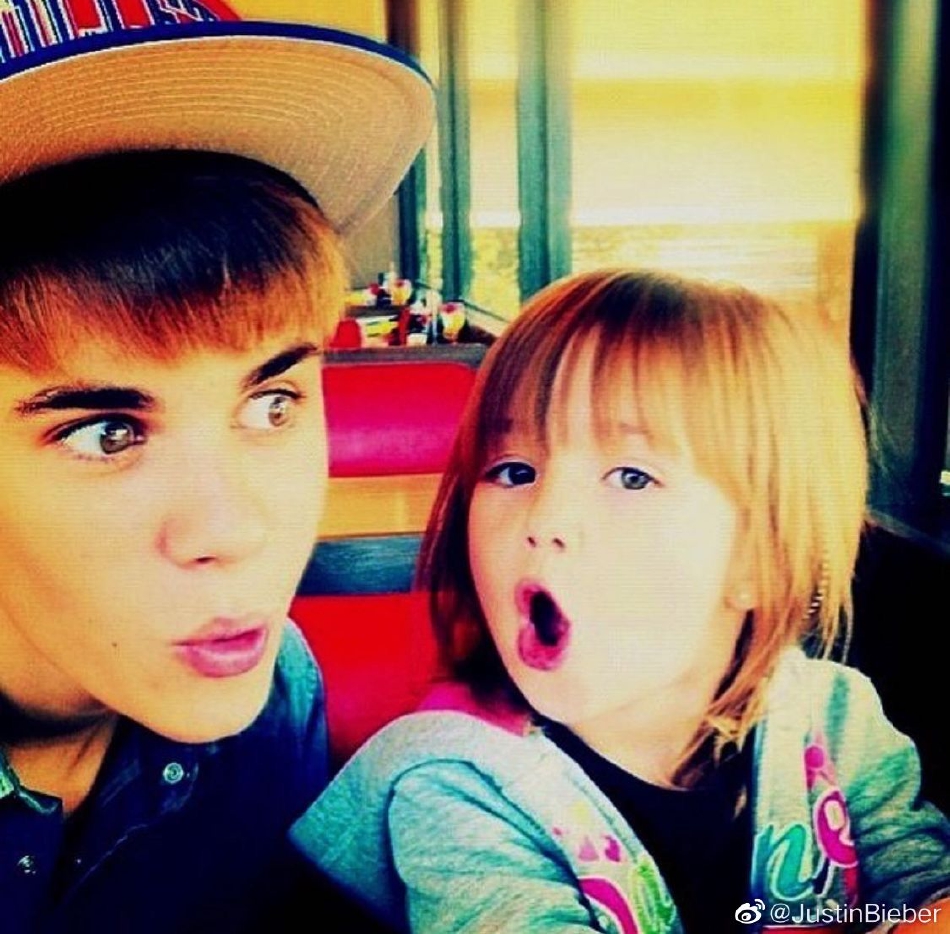 组图:贾斯汀比伯为妹妹庆14岁生日 晒两人合照激动表白爱意满满