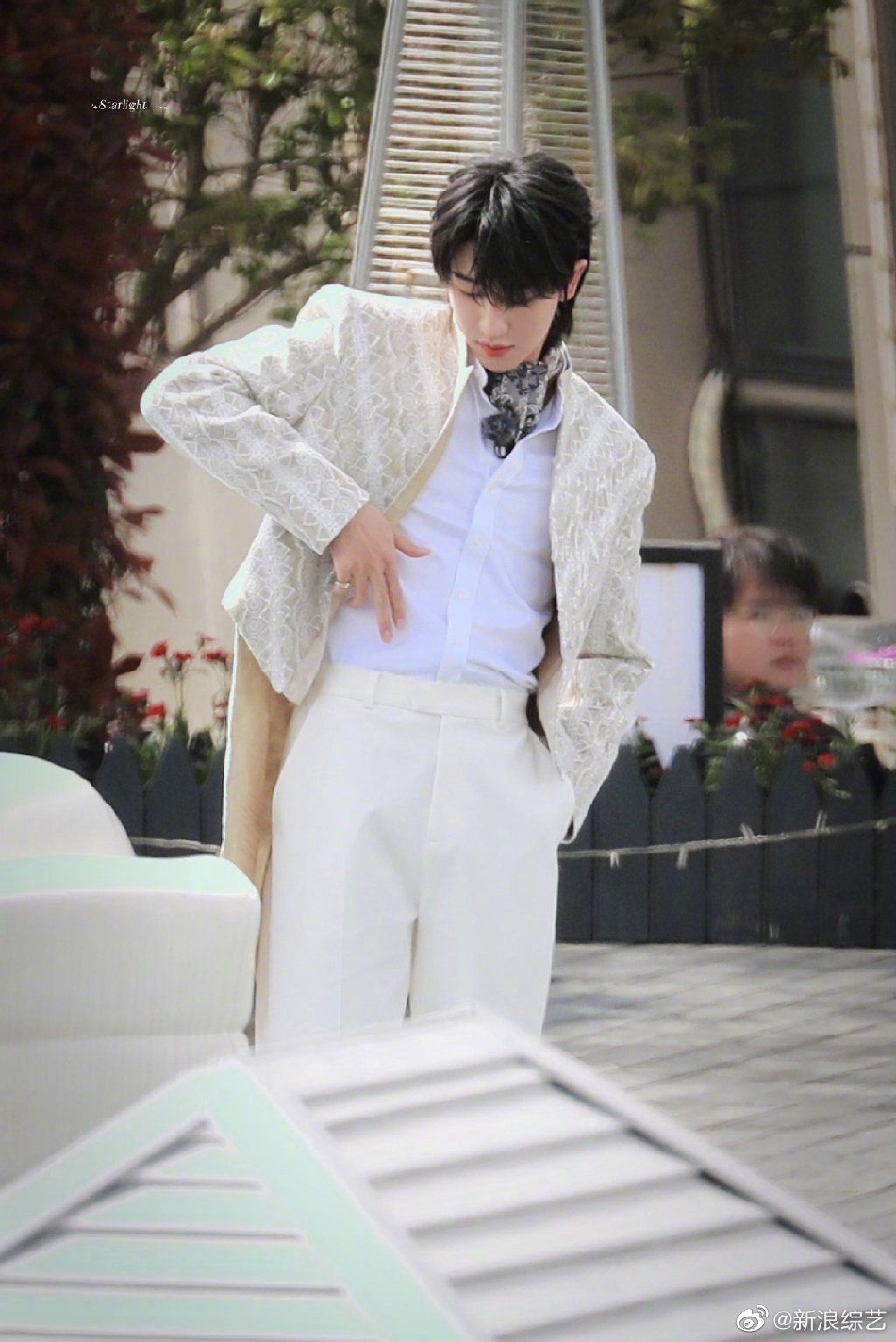 组图:徐明浩《青春环游记4》路透 白色燕尾服帅气有型_高清图集_新浪