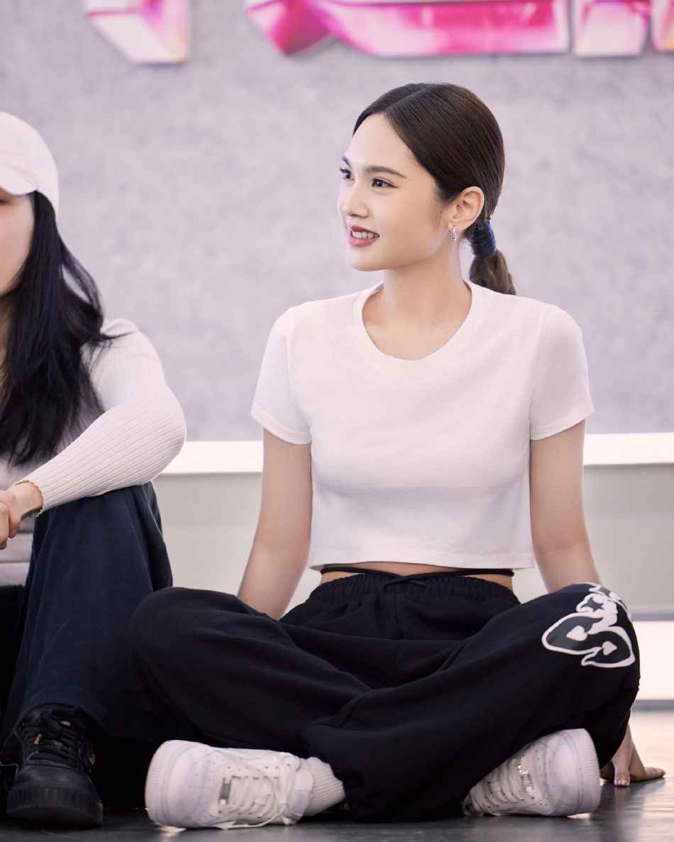 组图:《舞社》杨丞琳工作室晒彩排花絮照 笑容甜美活力十足