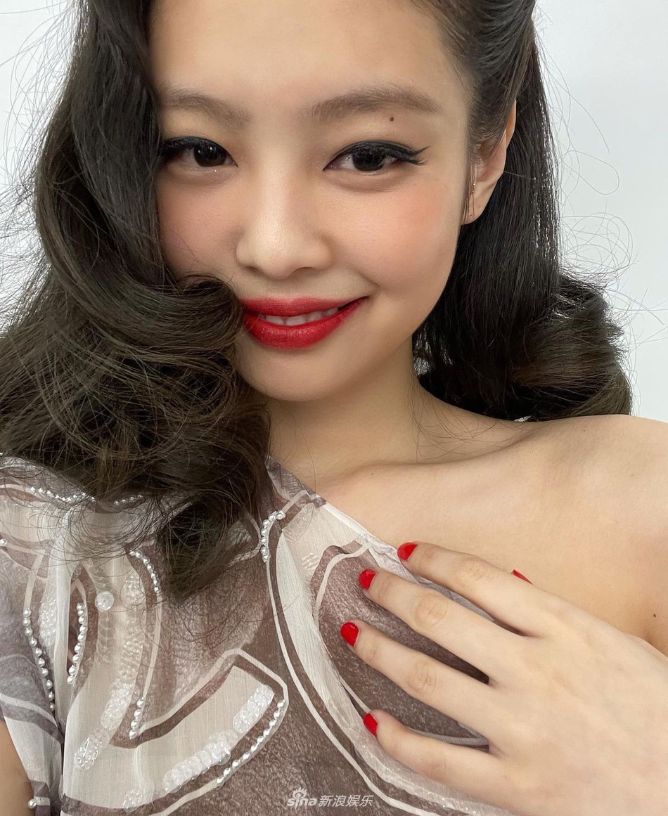 組圖：JENNIE曬生圖無修照 面板狀態略顯疲憊