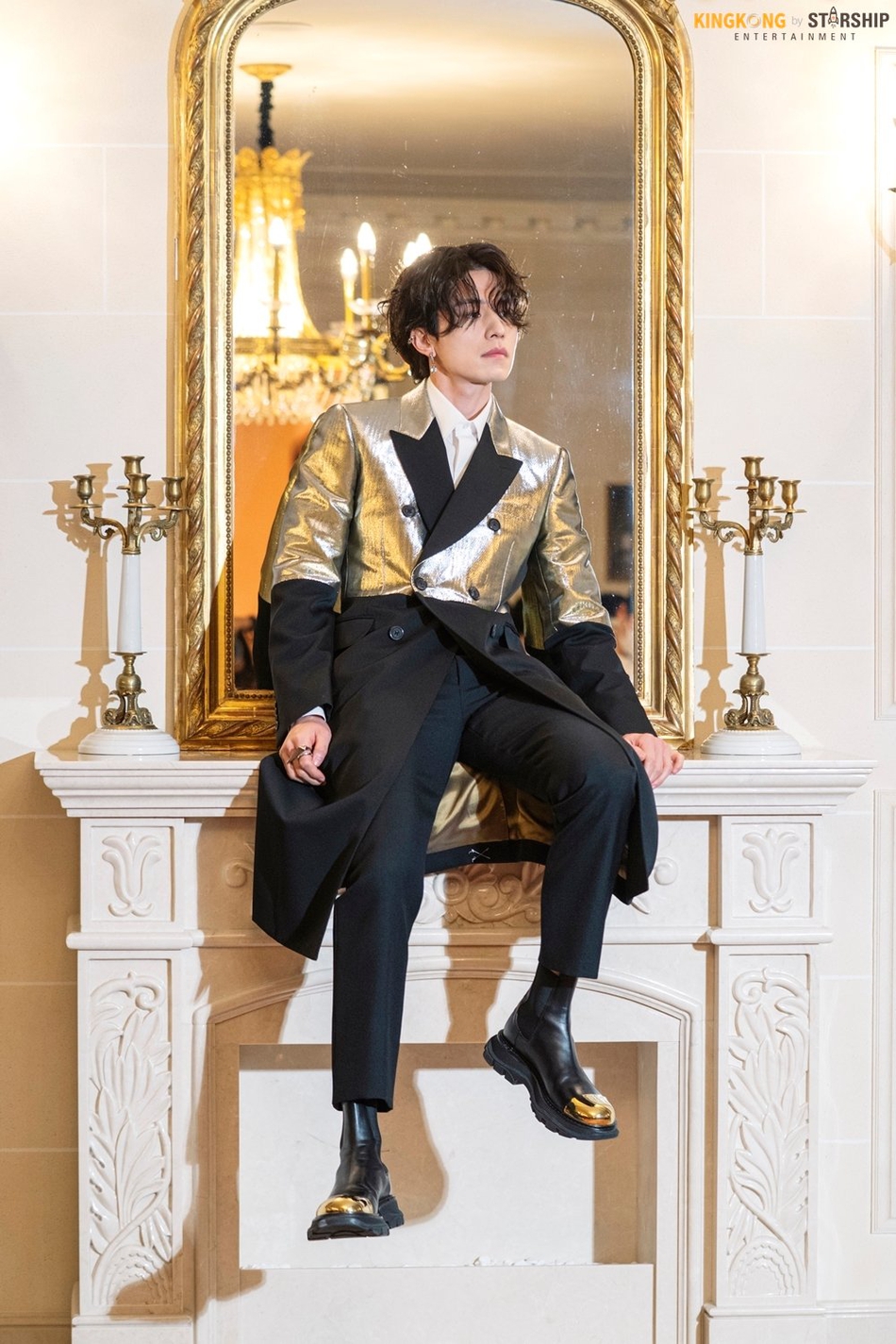组图：李栋旭《GQ》大片海量花絮公开 帅气到尖叫