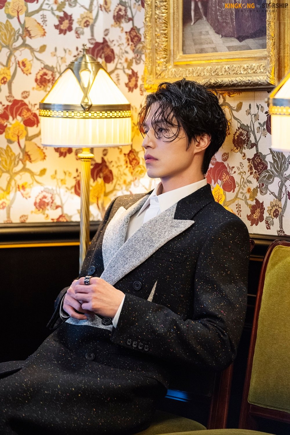 组图：李栋旭《GQ》大片海量花絮公开 帅气到尖叫