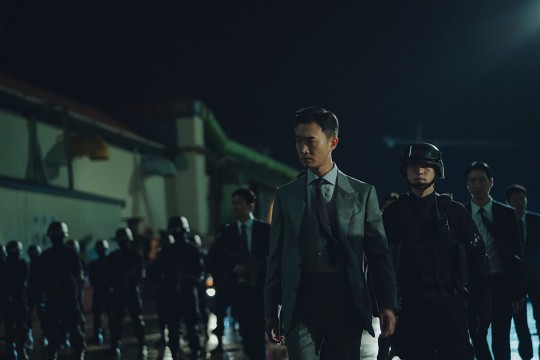 組圖：孔劉樸寶劍《徐福》劇照公開 特工與複製人攜手出逃