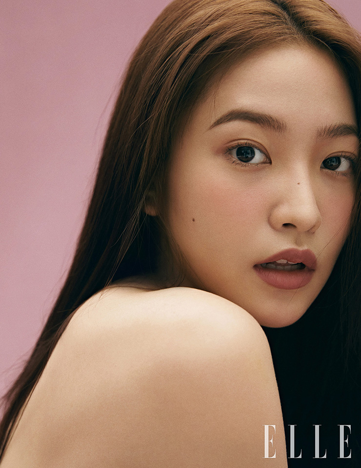 組圖：RedVelvet成員Yeri登《ELLE》 懟臉拍表現力十足