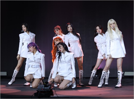 组图：韩女团Lovelyz发新专辑 纯白色造型清新养眼