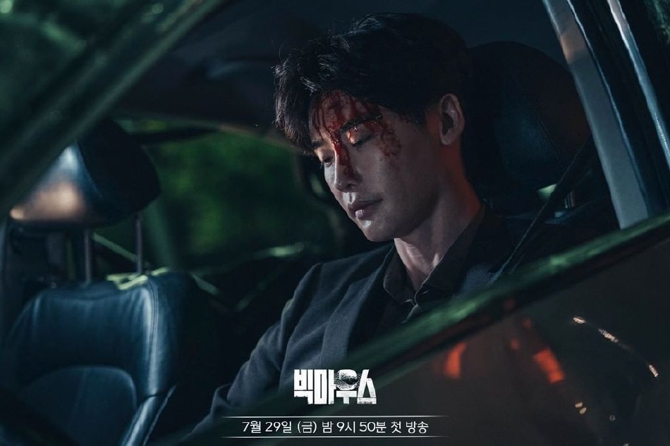 组图：《黑话律师》林允儿剧照 穿婚纱造型甜美可人