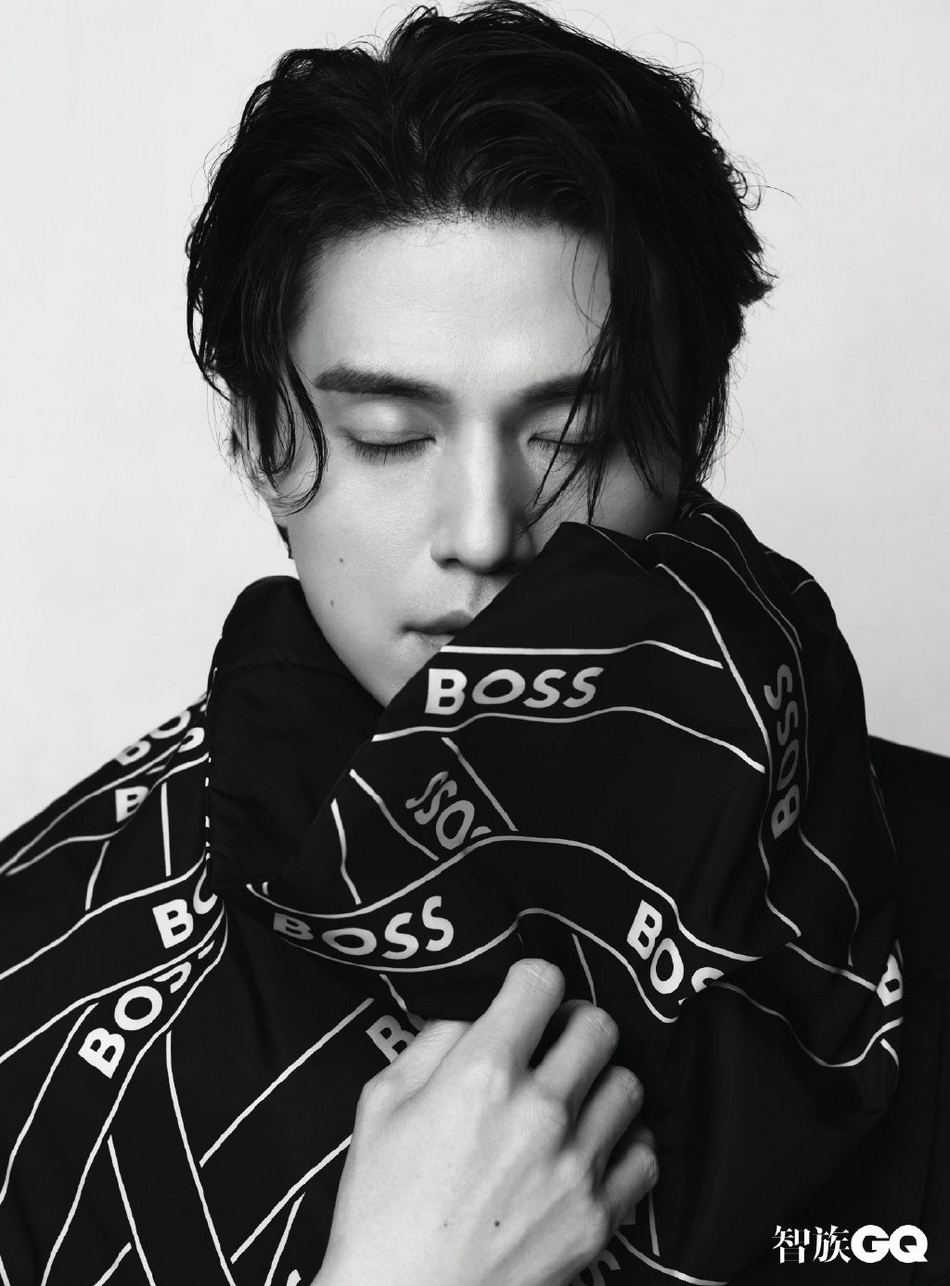 组图：40岁李栋旭登中国版《GQ》 小鹿眼迷离温柔动人