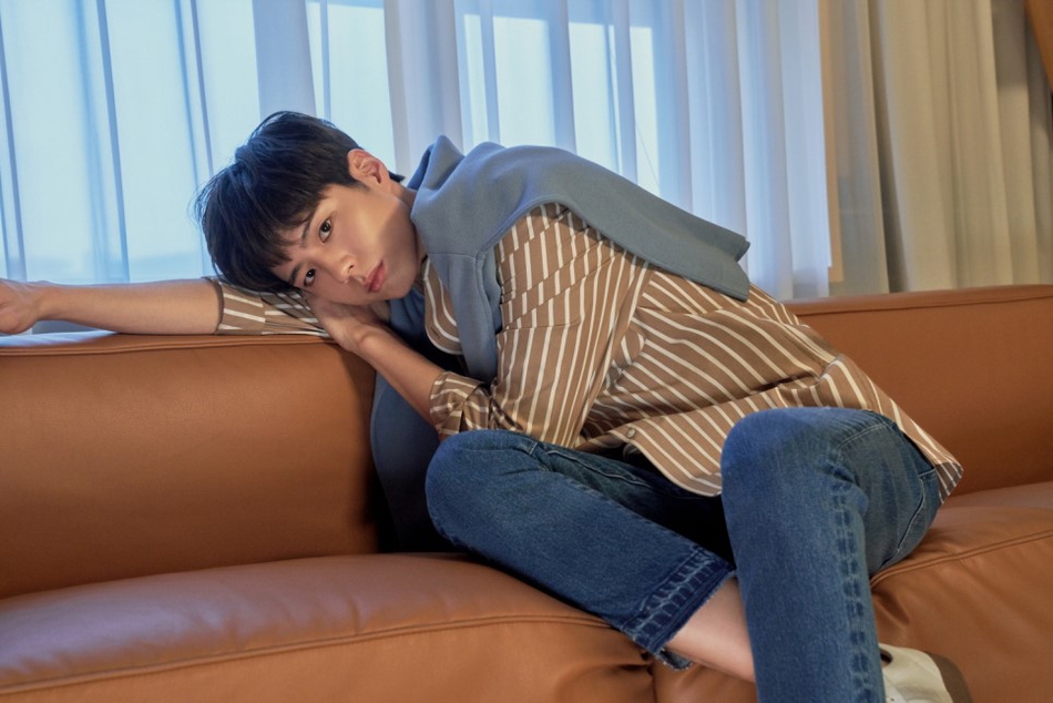 新浪娱乐讯 韩国艺人朴宝剑近日为代言男装品牌拍摄了一组2019春夏季