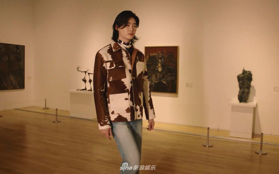 迴歸模特事業！李鍾碩再次走秀 長髮造型186身材完美