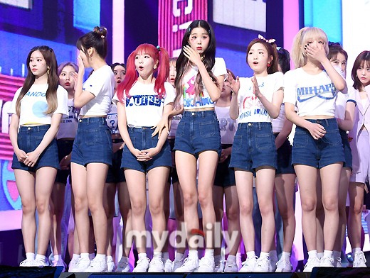 組圖：韓女團IZONE登打歌舞臺奪冠 穿白T恤短褲活力四射