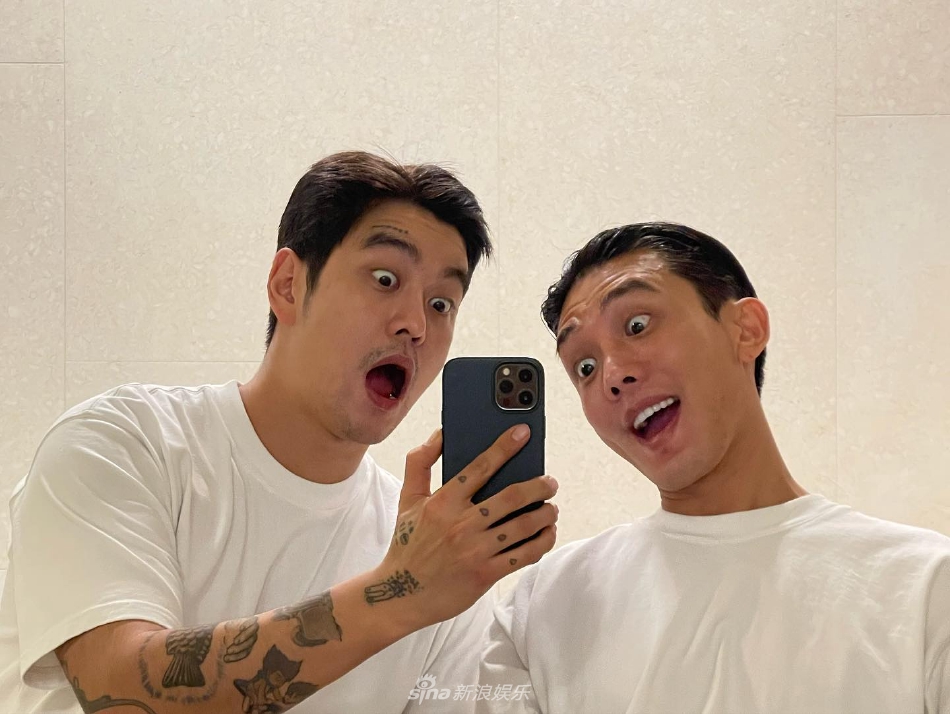 組圖：劉亞仁男友分享情侶合照 二人做搞怪表情對鏡自拍