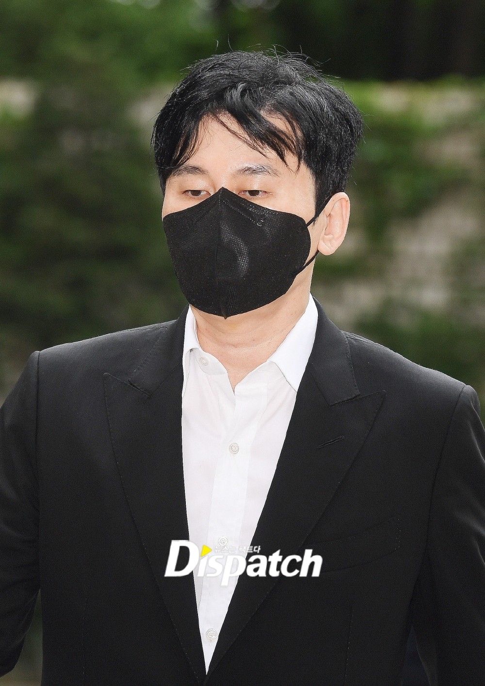 組圖：前YG社長樑鉉錫出席第8次公審 低頭走路一言不發